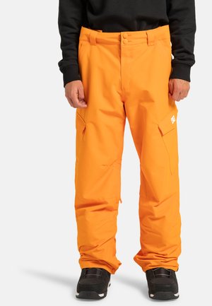 Helle orange, wasserdichte Schneehosen mit lockerer Passform, ausgestattet mit zwei Seitentaschen, einem Knopfverschluss und Logo-Details am Bein.