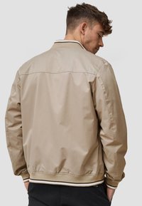 INDICODE JEANS EDI - Bomberjacks - beige
