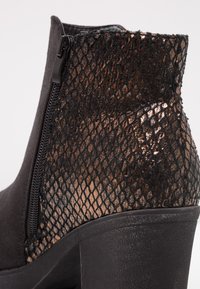 H.I.S Botines bajos - black