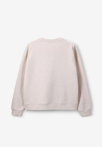 Sweatshirt beige clair avec une coupe décontractée, manches longues et col et poignets côtelés. Texture lisse et design simple, dos sans embellissement.