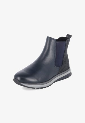 Bottine bleu marine avec devant en cuir lisse, arrière texturé, panneau latéral élastique, languette, et semelle épaisse crantée noire et grise.