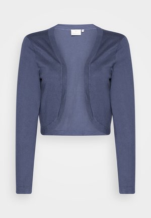 Cardigan cropped bleu marine en tissu tricot léger. Il possède des manches longues et une ouverture sur le devant avec une texture lisse et un design minimal.