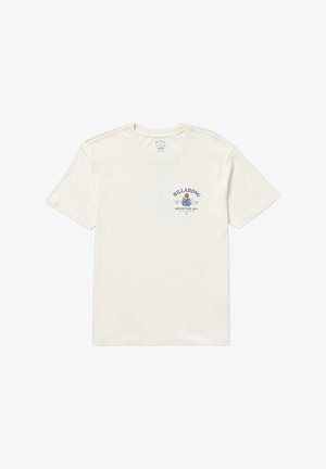 Tej színű, rövid ujjas póló, pamutból készült, bal oldalon kék nyomott logóval és grafikával. Egyszerű kerek nyakú dizájn.