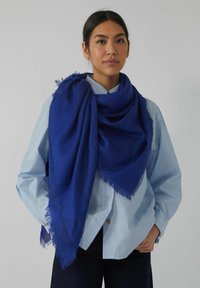 Edler Premium Schal Mit Monogramm-Muster In Blau Produktbild-Vorschau 6