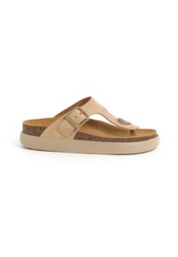 Sandali in suede beige con cinturino e fibbia, suola intermedia in sughero texturizzato e suola esterna in gomma liscia color marrone chiaro.