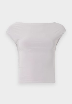 Prilegajoča, brezramenska majica v svetlo sivi barvi, narejena iz gladkega, raztegljivega materiala. Minimalističen dizajn s kratkimi, pokritimi rokavi in eleganto silhueto.