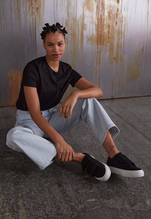 Sneakers - black