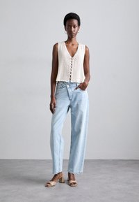 KNITID CABLED BUTTON VEST - Γιλέκο - calico