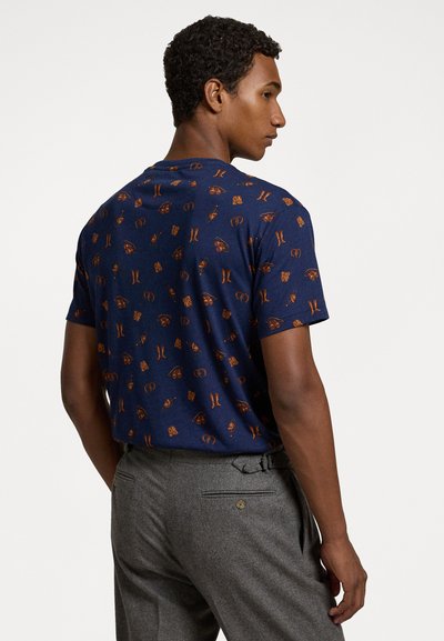 Polo Ralph Lauren CLASSIC FIT EQUESTRIAN JERSEY T-SHIRT - Print T-shirt - spectator convo navy