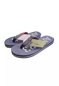 Infradito blu con una suola strutturata, cinturini neri e verdi e un'accattivante accentatura in argento. Presentano un motivo bianco sulla suola.