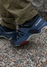 Unselected, carbon bering sea pearl blue