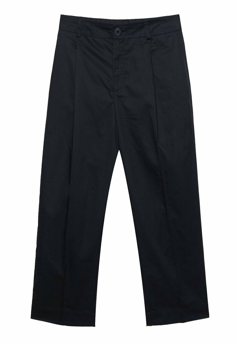 Pantaloni neri realizzati in tessuto liscio, con design a gamba dritta, pieghe frontali e chiusura con un unico bottone in vita.