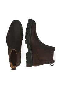 Stivaletti alla caviglia in pelle scamosciata marrone con pannelli elastici laterali, asola sul tallone e suola in gomma con battistrada testurizzato per una maggiore aderenza.