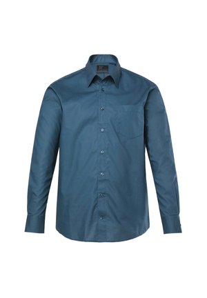 Camisa de botones de manga larga en tejido verde azulado. Cuenta con un collar puntiagudo, un bolsillo en la parte frontal y botones a juego, con una textura suave.