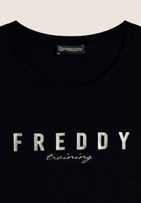 Freddy CON LOGO CHIARO SUL FRONTE - T-shirt con stampa - nero