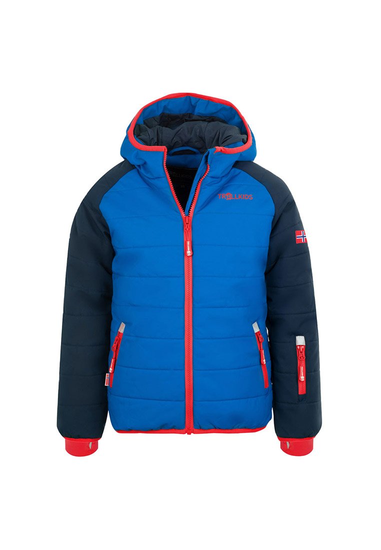 Blaue und marinefarbene Kinder-Pufferjacke mit rotem Reißverschluss, Kapuze und Bündchen, mit einem norwegischen Flaggenpatch an der linken Manschette.