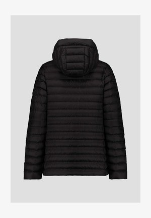 Schwarze Steppjacke mit Kapuze, mit horizontalem Steppmuster, glatter Textur und langen Ärmeln. Keine sichtbaren Verschlüsse oder Verzierungen.