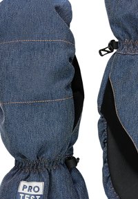 Denimwanten met een zwarte synthetische palm, elastische sluiting bij de pols en contrasterende stiksels. Zachte, gestructureerde oppervlakte; gestructureerde vorm.