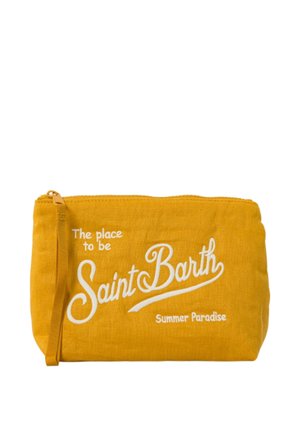Bustina in tessuto gialla con cerniera, testo bianco con scritto "The place to be Saint Barth Summer Paradise" e un piccolo cinturino da polso sul lato sinistro.