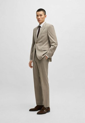 Business slip-ins - dark brown two