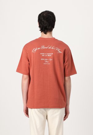 SLHLOOSEOSCAR GRAPHIC O NECK TEE - T-shirt imprimé - etruscan red