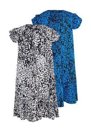 Due abiti midi a maniche corte con orli arricciati nei motivi nero e bianco e nero e blu leopardato su sfondo bianco.