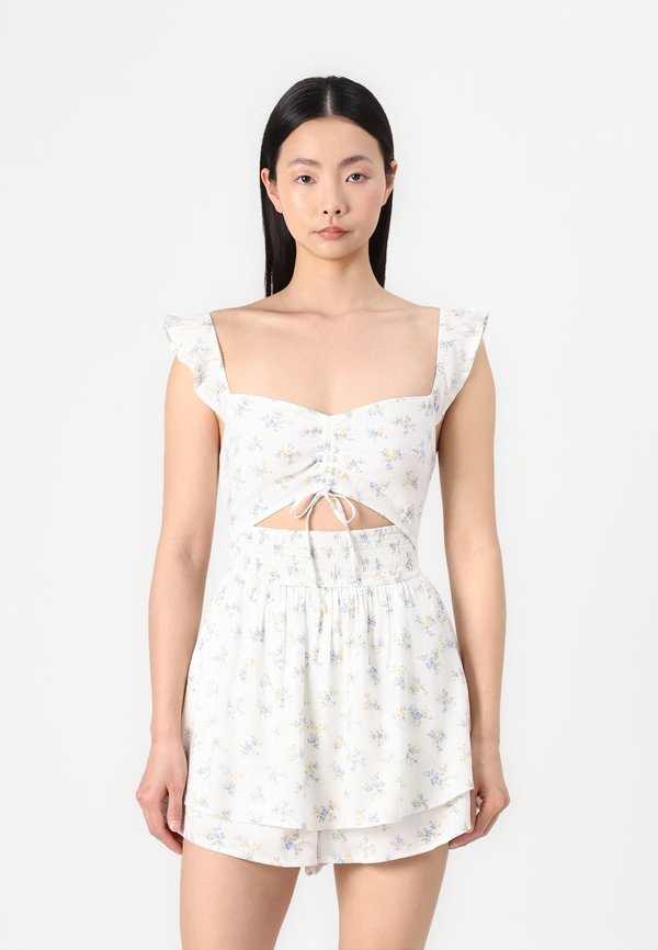 FLUTTER SLEEVE CUT OUT ROMPER - Jumpsuit - macaron