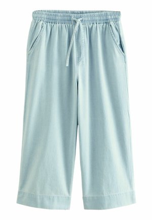 Pantalones cortos de color azul claro, hasta las rodillas, hechos de una tela suave, con una cintura elástica con cordón y dos bolsillos laterales. Textura suave.