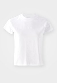 Hvid kortærmet t-shirt med rund halsudskæring, lavet af blødt bomuldsstof. Har et diskret logo på forsiden og en afslappet pasform.