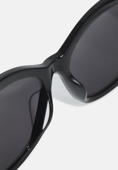Alexander McQueen Napszemüvegek - black/black/grey