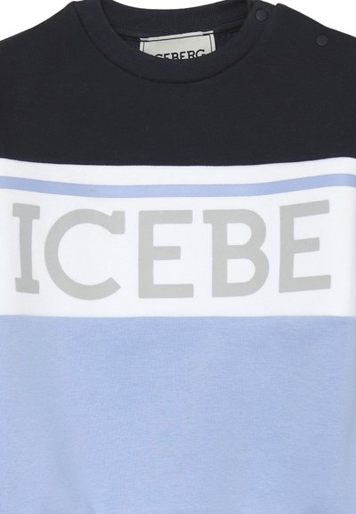 Felpa a maniche lunghe nera, bianca e azzurra con la scritta "ICEBERG" in lettere grigie sul petto; tessuto morbido con colletto rotondo.