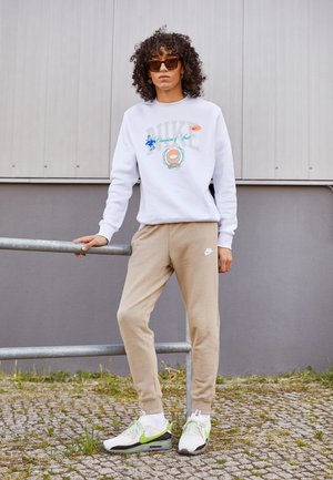 CLUB BB - Pantalon de survêtement - khaki/white