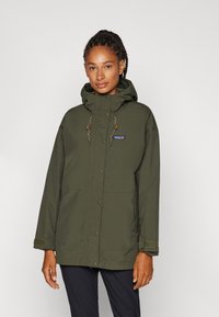 Patagonia OUTDOOR EVERYDAY RAIN JACKET - Casaco impermeável - pine needle green