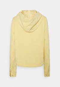 ONLY Tall ONLSKYLAR  - Casaco de verão - jojoba