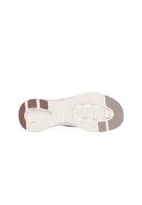 Semelle de chaussure en caoutchouc blanc et beige clair, avec une surface texturée présentant des rainures et une section centrale légèrement surélevée, conçue pour l'adhérence.