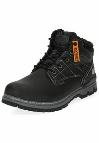 Botas de tobillo de cuero negro con costuras grises, diseño de cordones y forro de piel sintética. Cuenta con una suela duradera y una etiqueta de marca prominente.