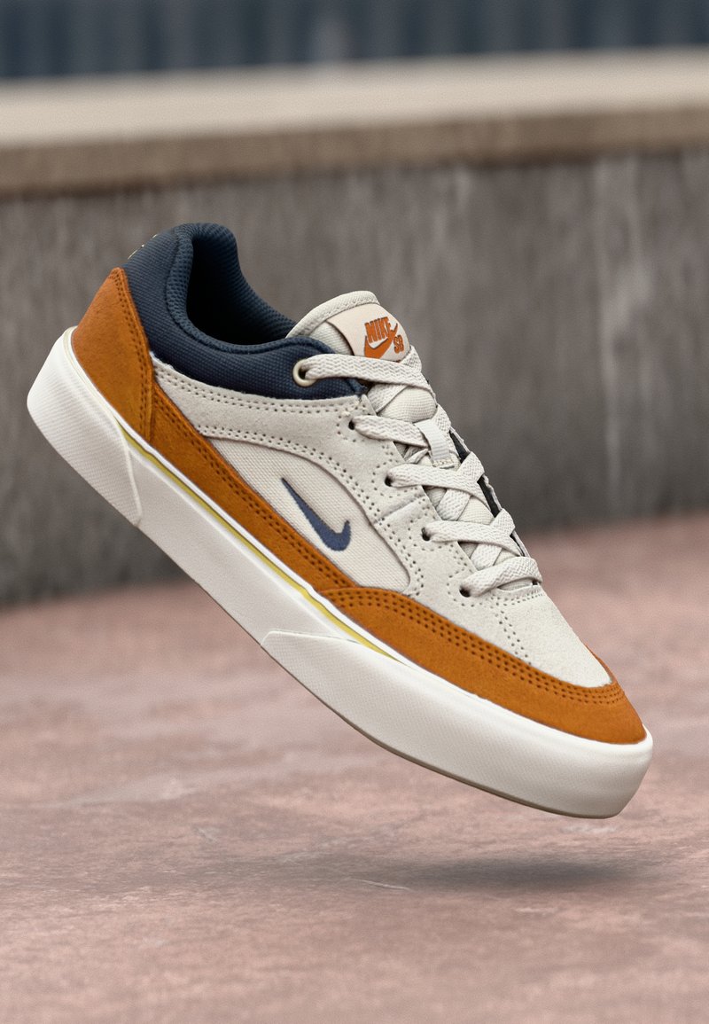 Nike SB - SB MALOR - Športni copati - grey/ochre/dark blue, Povečajte