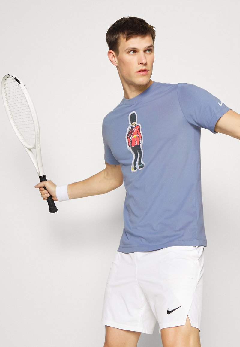 Herren Shirts | Nike Performance TEE HYPERLOCAL T-Shirt print ashen slate/blaugrau - VD36869 Herren Shirts | Nike Performance TEE HYPERLOCAL T-Shirt print ashen slate/blaugrau - VD36869