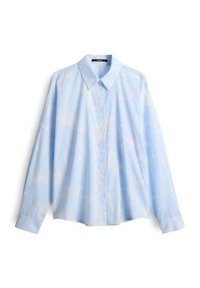 Camicetta azzurra a maniche lunghe con bottoni, caratterizzata da una texture morbida e liscia. Presenta un colletto classico e un delicato motivo di nuvole bianche.