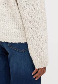 Vero Moda Petite VMJULIETTE V NECK  - Pulover - birch