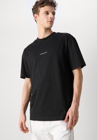 Calvin Klein Jeans CITY GRID MAP TEE - Camiseta estampada - black