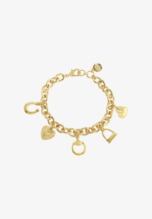 Goldene Kettenarmband mit mehreren Charms, darunter ein Herz, ein Schloss und ein Haken. Glatte Metalloberfläche und großes Glieddesign.