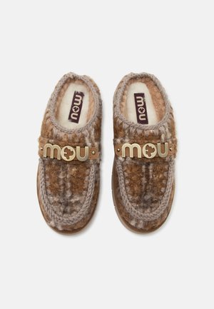 Mou, BOUNCE LETTER LOGO - Chaussons - mercia marron