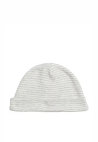 Czapka w paski w jasnoszarym i białym kolorze, wykonana z miękkiego materiału, z zaokrąglonym czubkiem i zawiniętym dołem dla komfortu.