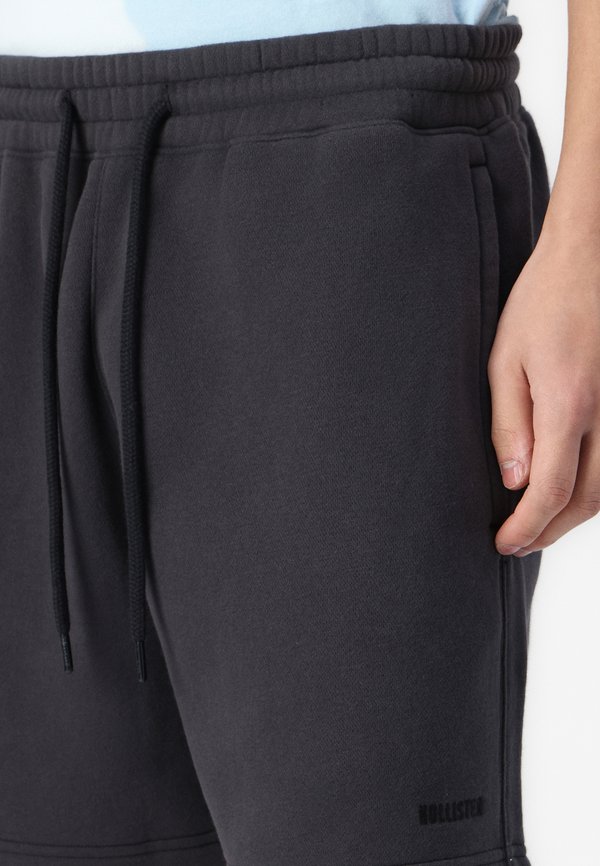 LOOSE SHORT - Shorts3