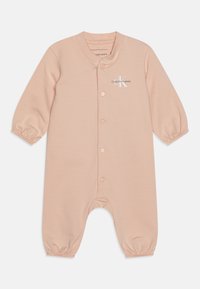 Neselectat, meringue blush