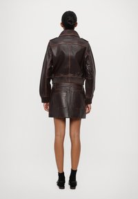 MICHAEL Michael Kors BURNISH - Chaqueta de cuero - chocolate
