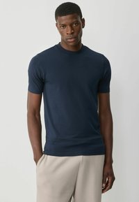Next REGULAR FIT - MUSCLE FIT ESSENTIAL 3 PACK  - Osnovna majica kratkih rukava - Navy Blue/White/Black