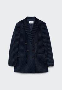 Blazer bleu marine croisé à fines rayures blanches, col cranté, six boutons noirs et deux poches à rabat sur le devant.
