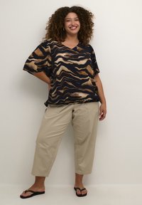 Kaffe Curve LANA  - Tricou cu imprimeu - black brown tiger print